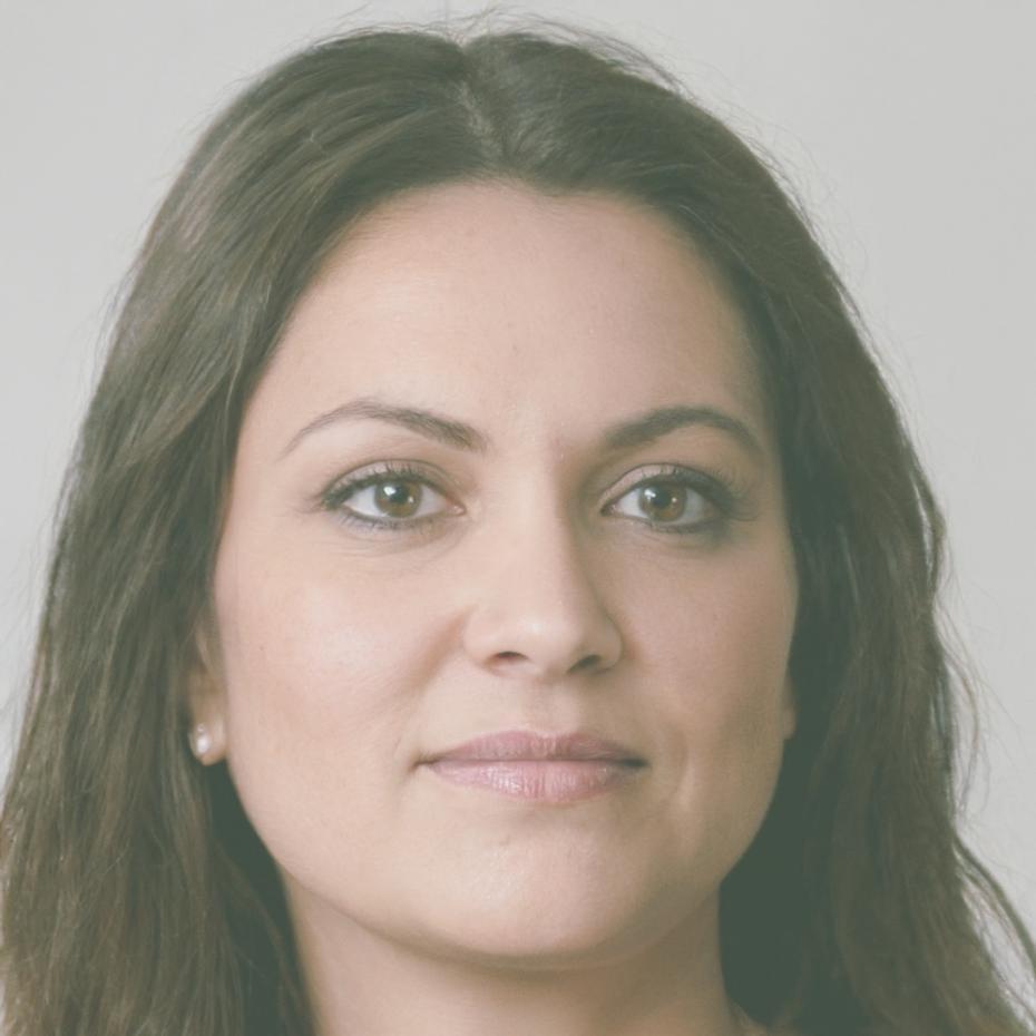 Maria Weber, erfolgreiche Absolventin des Finanzprogramms